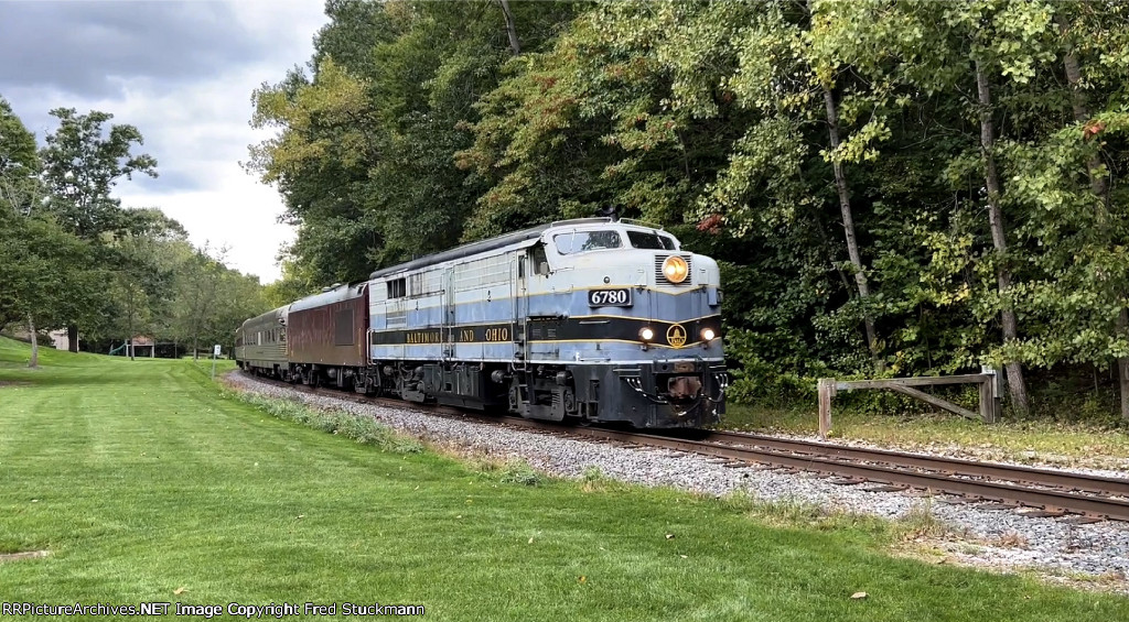 CVSR 6780 leads train 13 into Akron at MP 43.